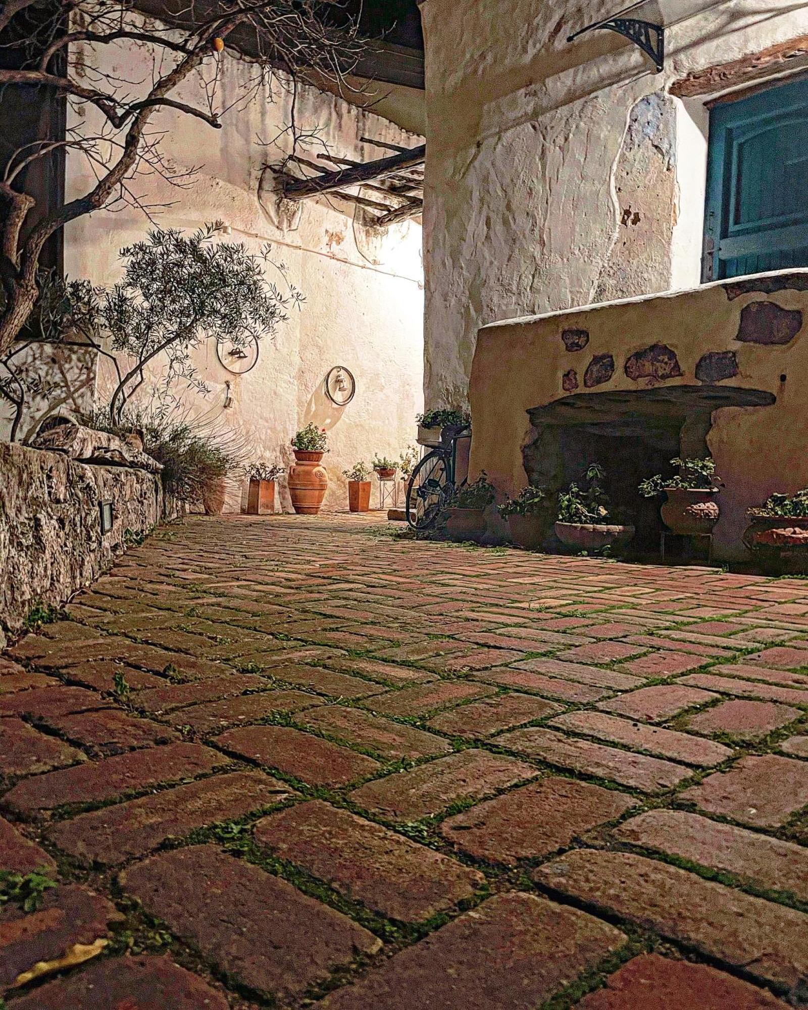 B&B Corte San Lussorio Олиена Екстериор снимка