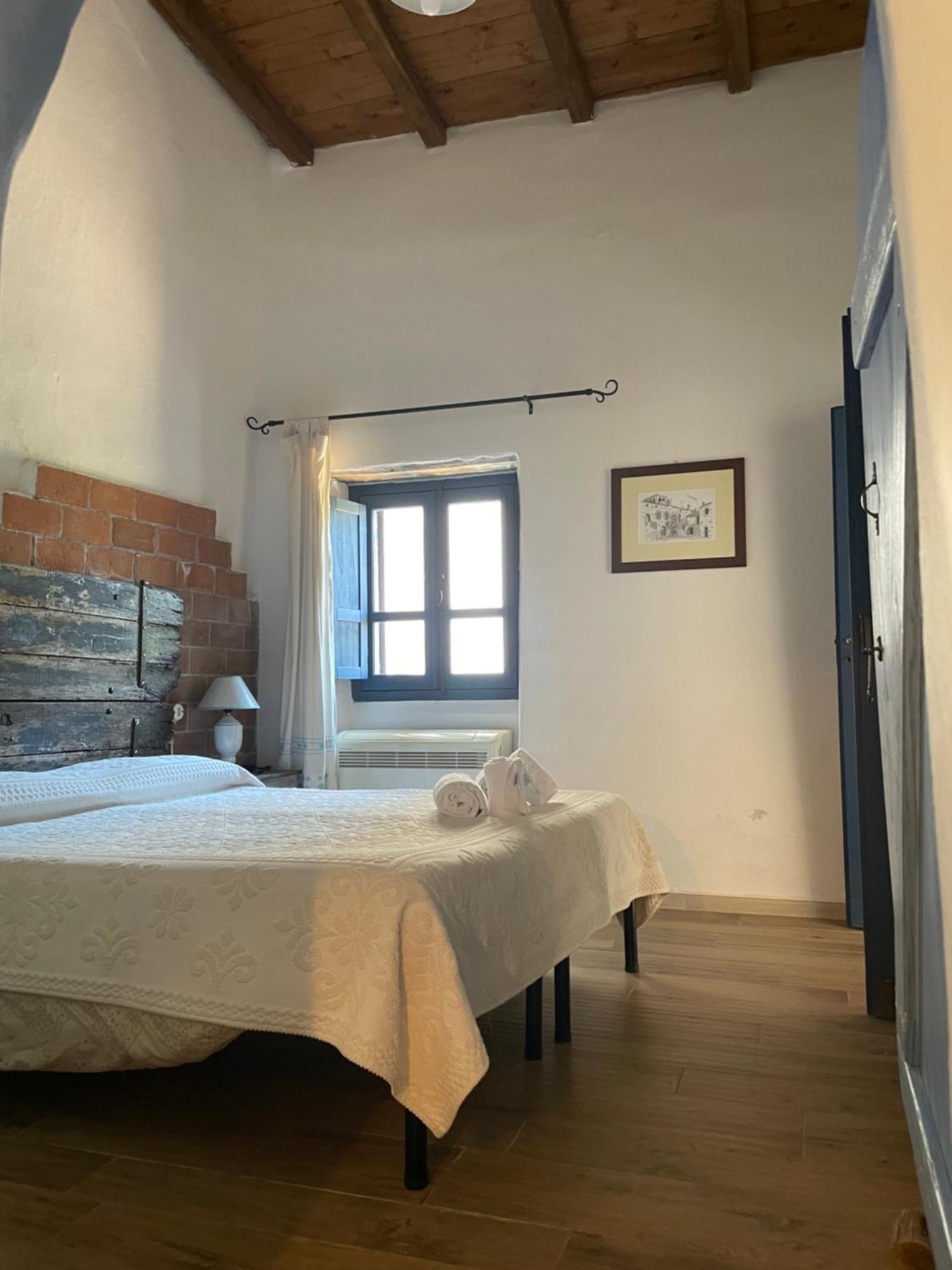 B&B Corte San Lussorio Олиена Екстериор снимка