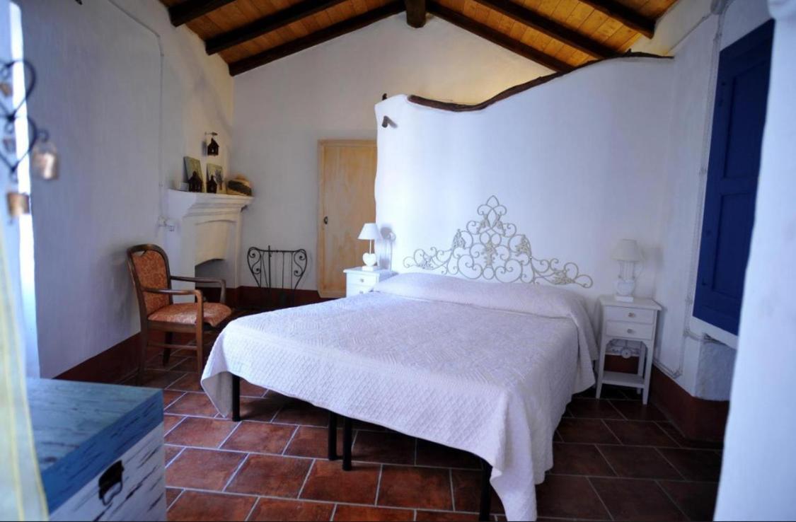 B&B Corte San Lussorio Олиена Екстериор снимка