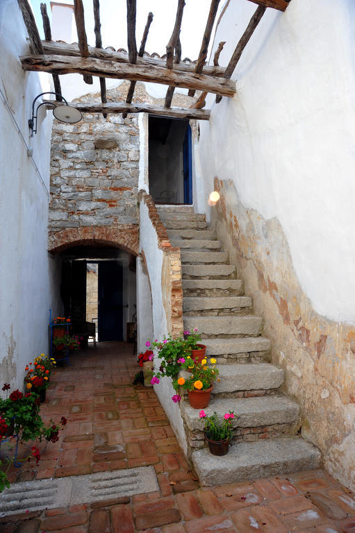B&B Corte San Lussorio Олиена Екстериор снимка