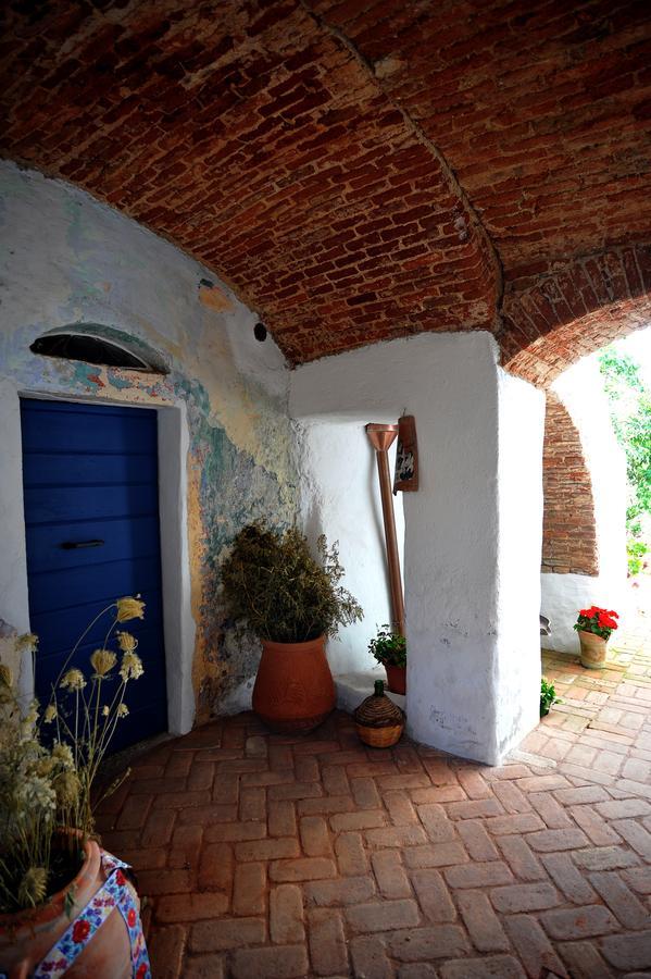 B&B Corte San Lussorio Олиена Екстериор снимка