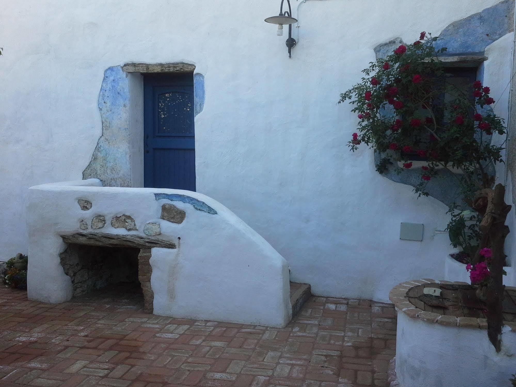 B&B Corte San Lussorio Олиена Екстериор снимка
