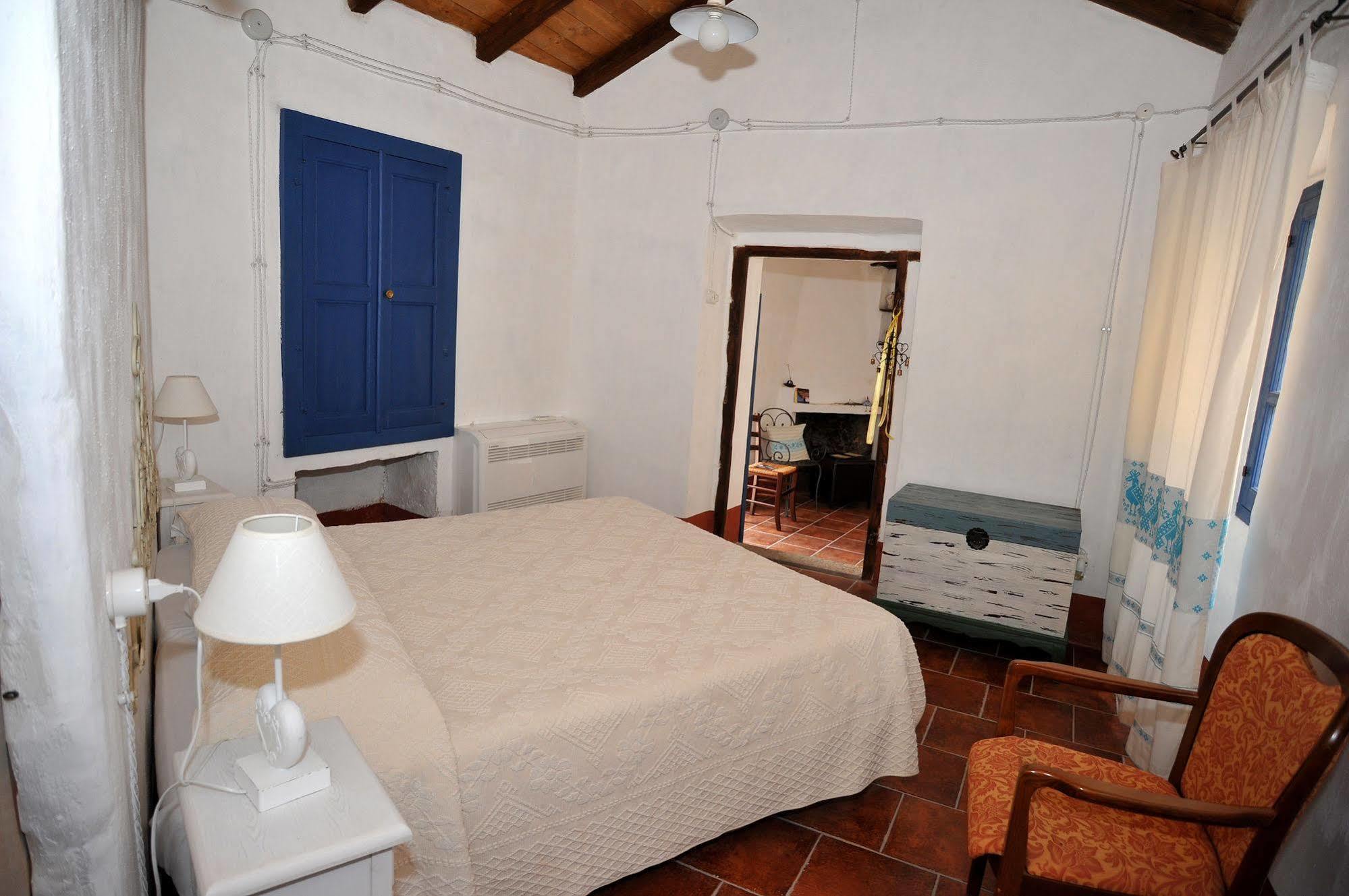 B&B Corte San Lussorio Олиена Екстериор снимка