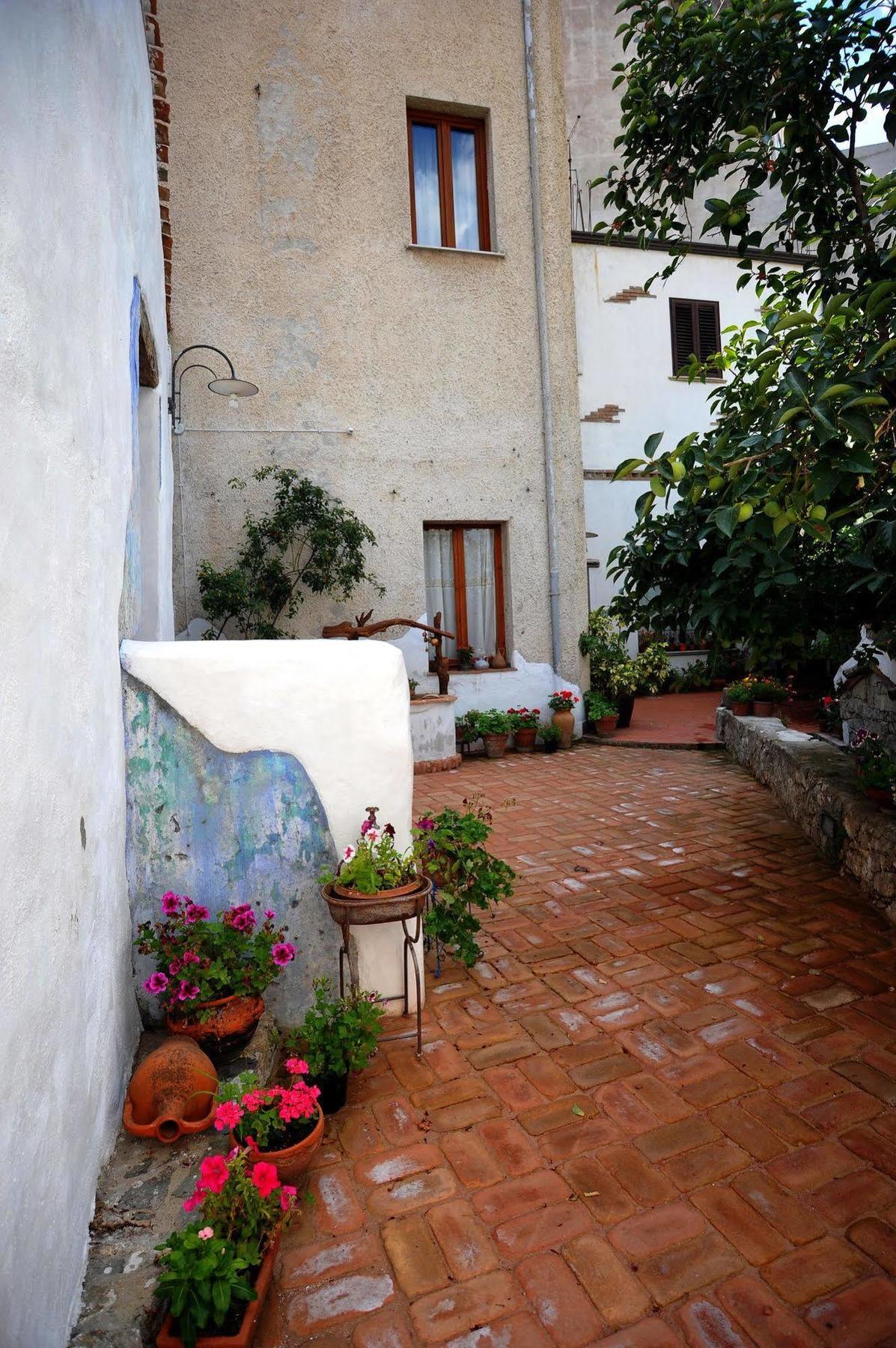 B&B Corte San Lussorio Олиена Екстериор снимка
