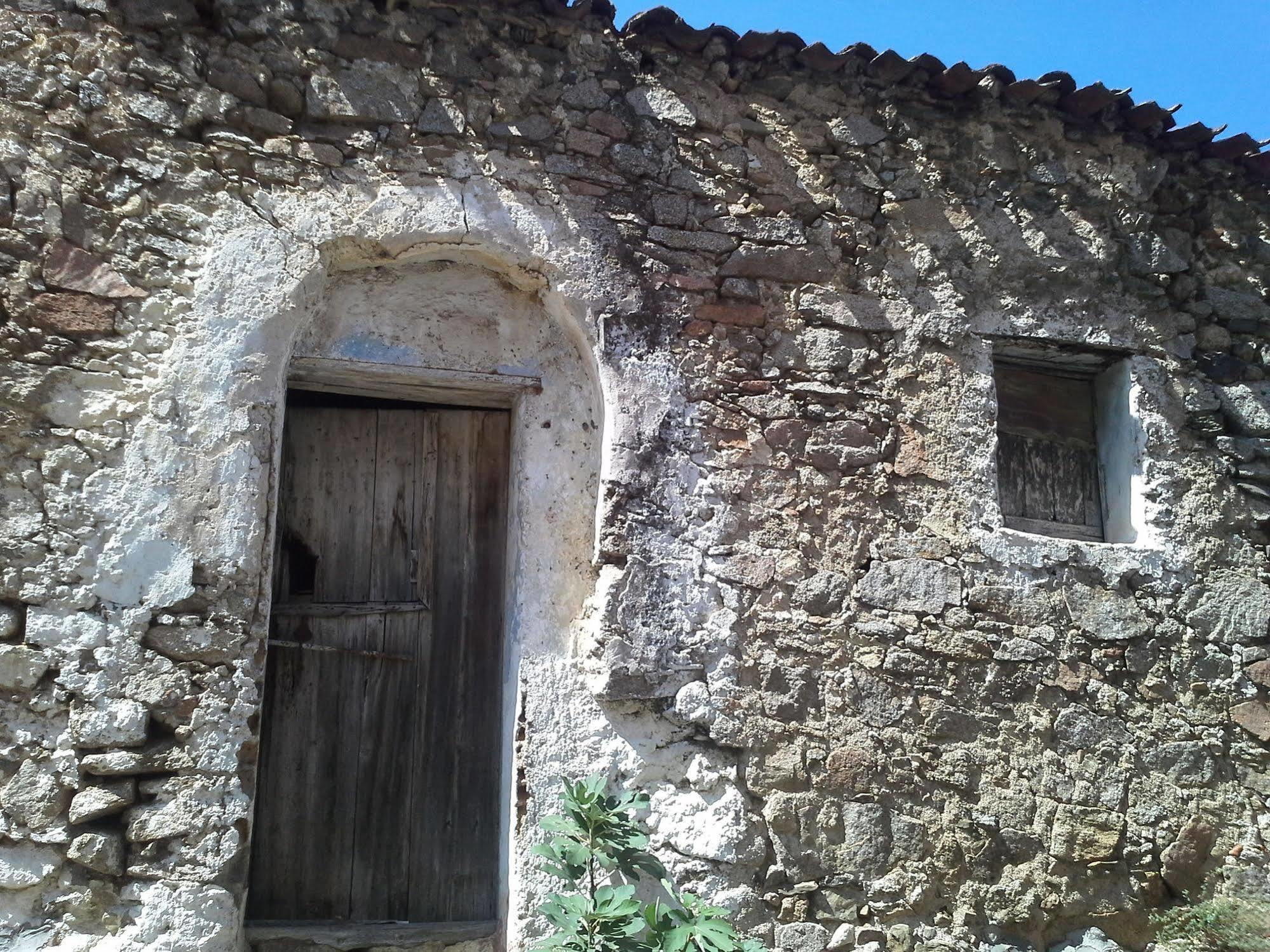 B&B Corte San Lussorio Олиена Екстериор снимка